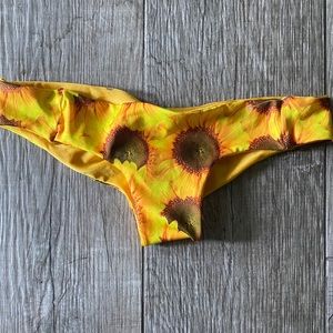 Sunflower scrunch booty swimsuit bottoms